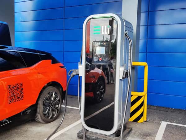 Наша Электромашина открыла уникальный электрозаправочный комплекс Elli в Челябинске