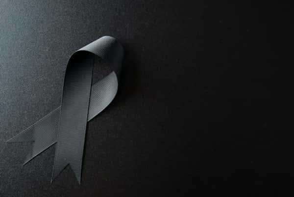 «Мама ребенка упала в обморок, когда вынесли гроб»: во время похорон семилетнего мальчика в Нижнем Тагиле люди теряли сознание