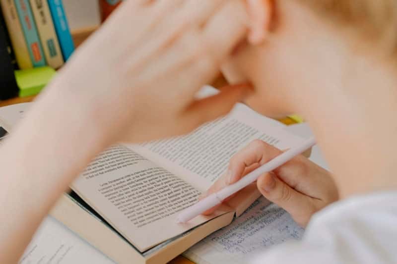 Врач Садулаева рассказала, как сохранить зрение ребенка во время учебного года