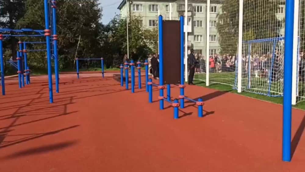 В Нижнем Тагиле в первый день нового учебного года в школе №44 открыли стадион