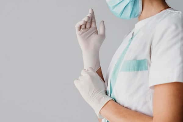 Более четырех тысяч свердловских первокурсников начали учебу в областном медицинском колледже