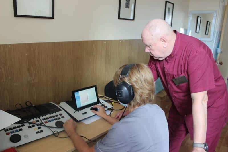  Нижнетагильские врачи стали лечить пациентов с нарушением слуха с помощью нового оборудования