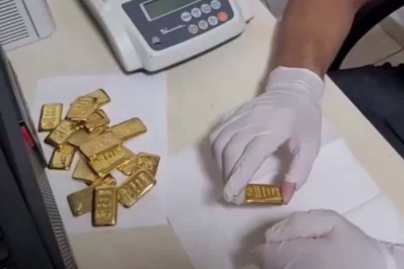 Уроженки Узбекистана пытались провезти более 9 килограммов золота в гениталиях