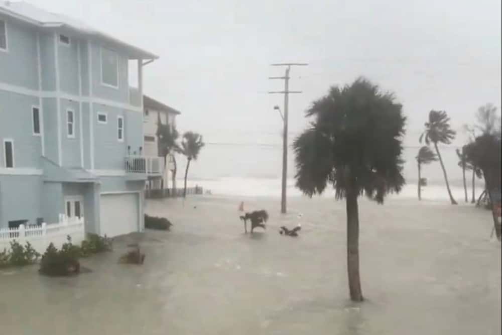 Последствия мощного урагана «Милтон»: в США погибли двое человек