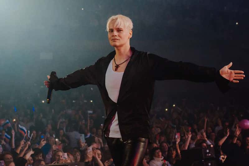 Российские школьники начали изучать на уроках песни Shaman’a