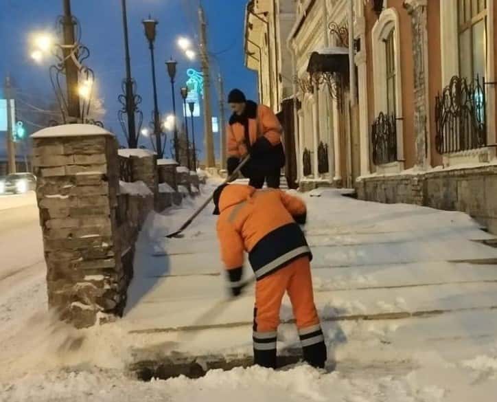 В Нижнем Тагиле коммунальщики активно очищают улицы от снега