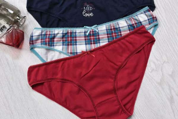 Эксперты рассказали, как часто нужно менять нижнее белье: на ткани скапливаются опасные бактерии