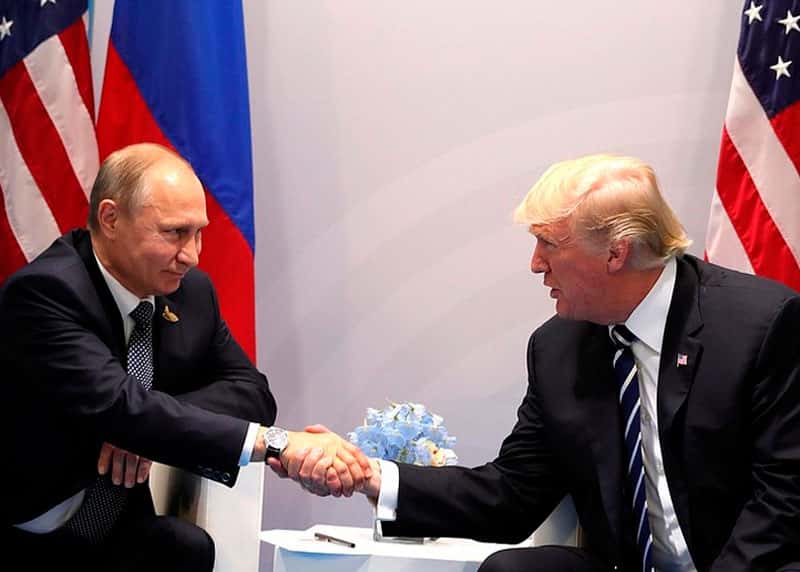 Трамп официально вступил в должность президента США