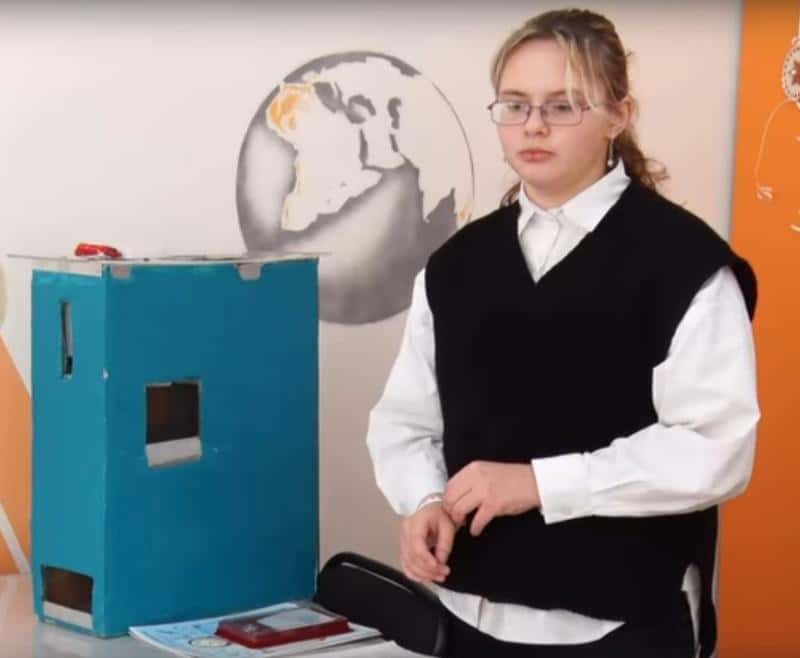 Юная тагильчанка создала автомат для утилизации, меняющий жестяные банки на корм для животных