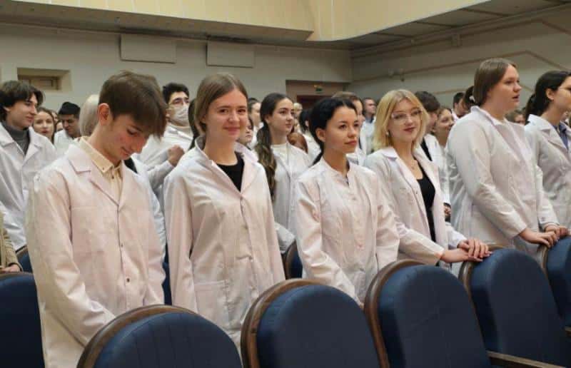 В Свердловской области более 1,3 тысячи будущих медиков прошли посвящение в студенты