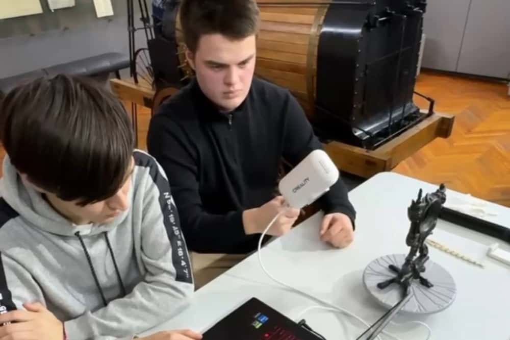 Юные тагильчане с помощью 3D-сканирования печатают копии музейных экспонатов