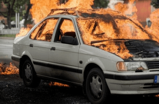 В Нижнем Тагиле сгорел легковой автомобиль 