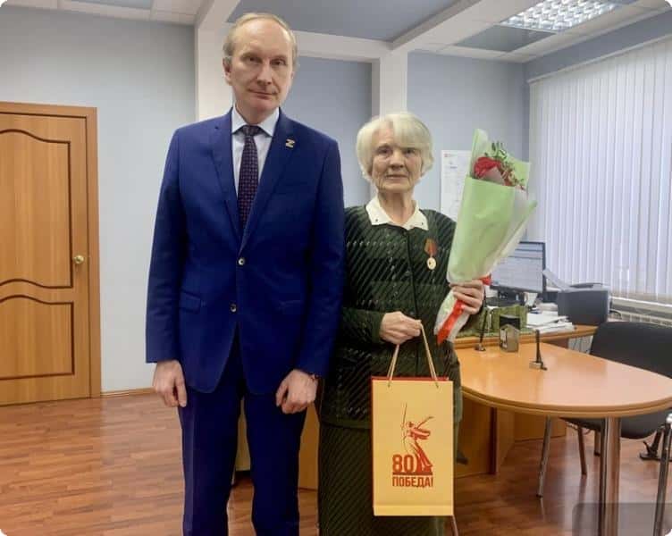 Ветеран Городской больницы №1 Нижнего Тагила, побывавшая в концлагере, получила медаль 