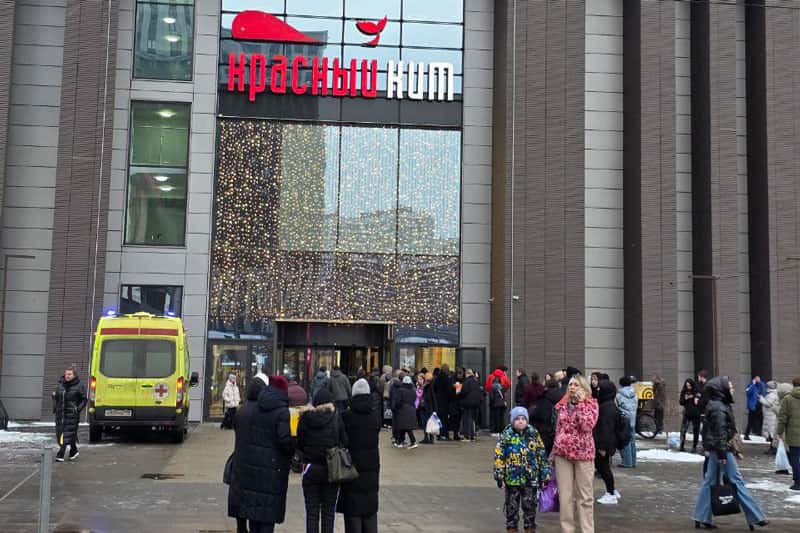 «Люди бежали и кричали «стрельба»: в Мытищах неизвестный выстрелил в трех охранников в ТЦ