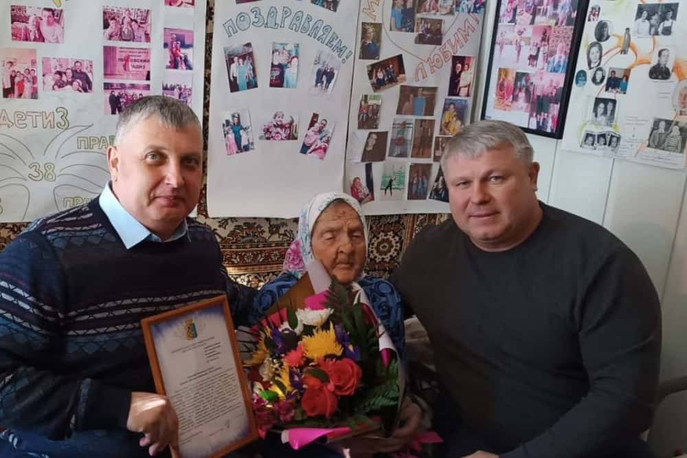 Жительница поселка, расположенного недалеко от Нижнего Тагила, отметила 112-й День Рождения