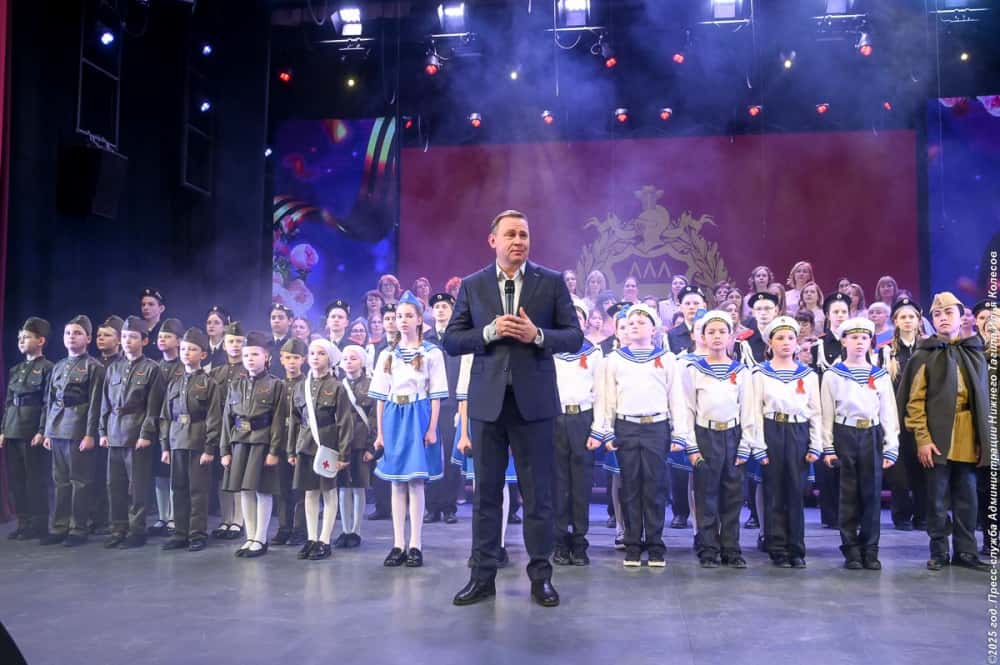 Глава Нижнего Тагила поздравил педагогов с двумя праздничными датами