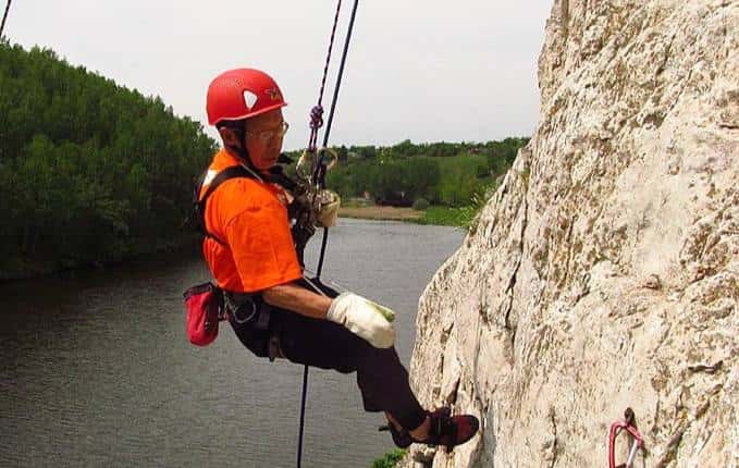 В Свердловской области погиб 78-летний скалолаз, сорвавшись с высоты