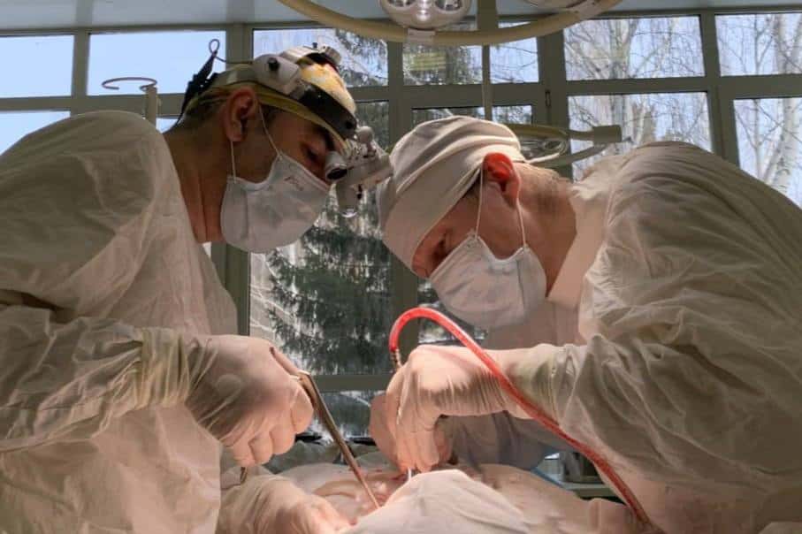 Потерял около двух литров крови: тагильские медики спасли мужчину с множественными ножевыми ранениями