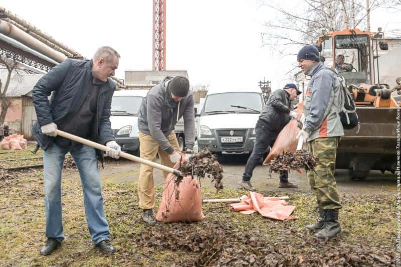 «Завод не видел столько помощи»: тагильчане очистили территорию 300-летнего предприятия в рамках субботника