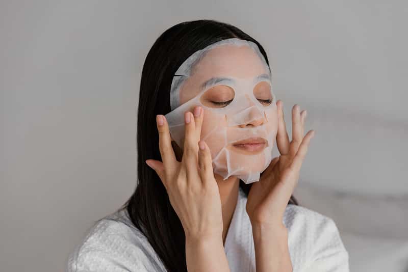 Специалисты регенеративной терапии создали маску с ортокремниевой кислотой для омоложения кожи