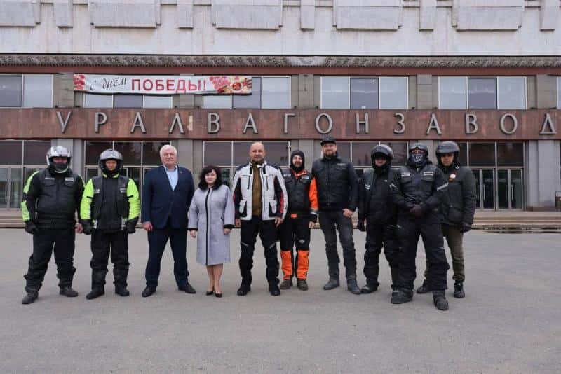 Полпред Жога посетил тагильский Уралвагонзавод вместе с участниками мотопробега 