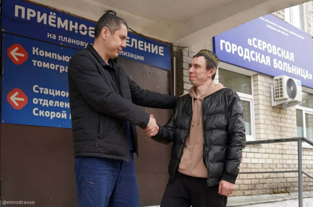 «В 99% таких случаев умирают»: тагильские медики провели операцию пострадавшему в ДТП мужчине