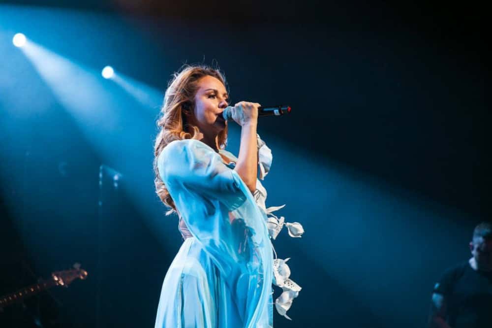 Певица MakSим выступила с бесплатным концертом в Свердловской области и растрогала фанатов до слез