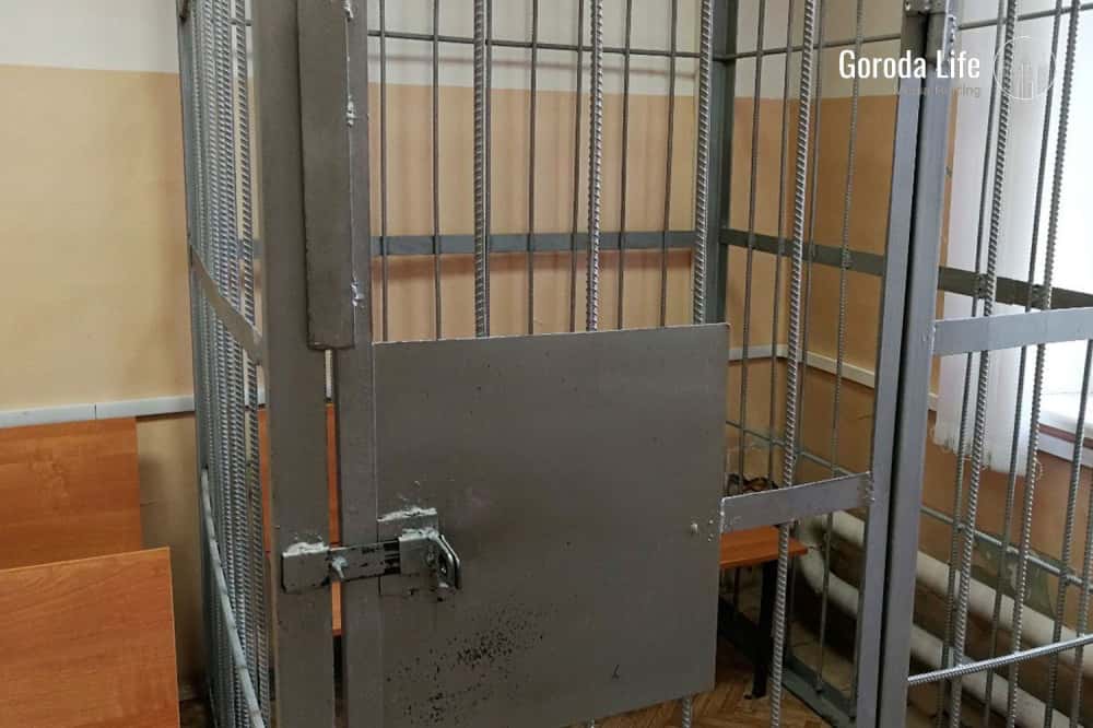 Мать двоих сыновей оказалась на скамье подсудимых за избиение сверстницы детей