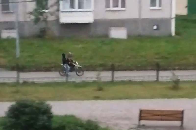 «Не дают спать»: Байкеры атаковали жителей Красного Камня в Нижнем Тагиле. Видео