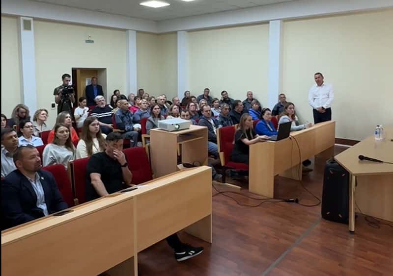 Агитировал? Владислав Пинаев встретился с трудовыми коллективами Нижнего Тагила и проверил обращения жителей