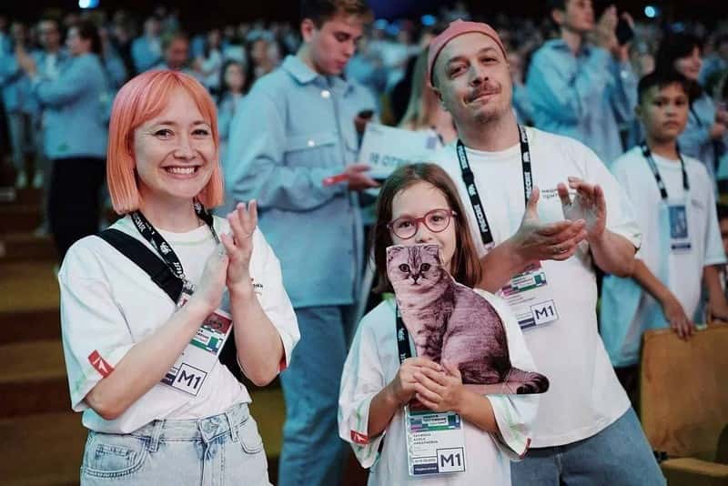 Семья Ханжиных из Нижнего Тагила победила в номинации „МедиаСемья“ на конкурсе „МедиаПритяжение“ в Москве