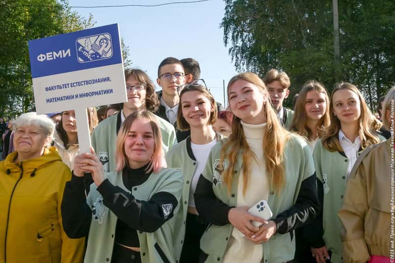 Владислав Пинаев поздравил первокурсников Нижнетагильского государственного социально-педагогического института