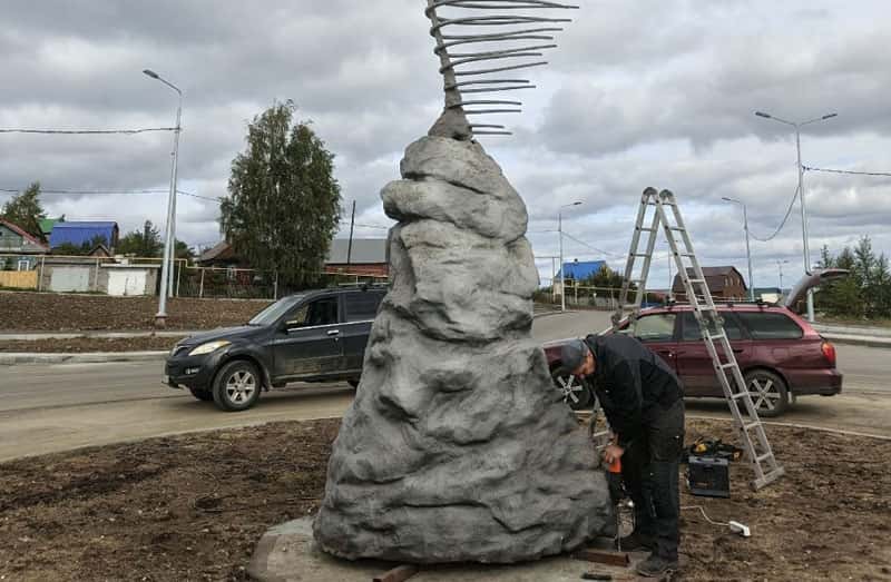 Шестиметровый арт-объект на въезде в Качканар вызвал бурю обсуждений