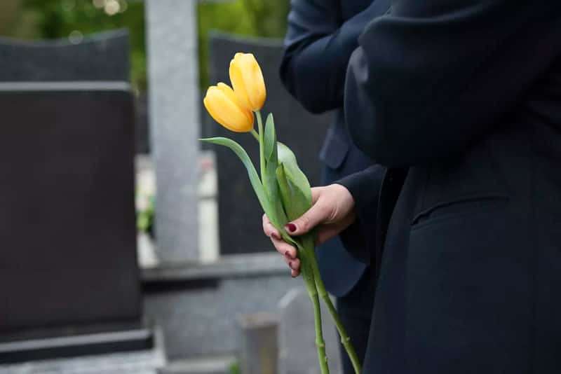 В Нижнем Тагиле раскопали могилу матери блогера: в деле фигурирует скандальная блогерша из Орска