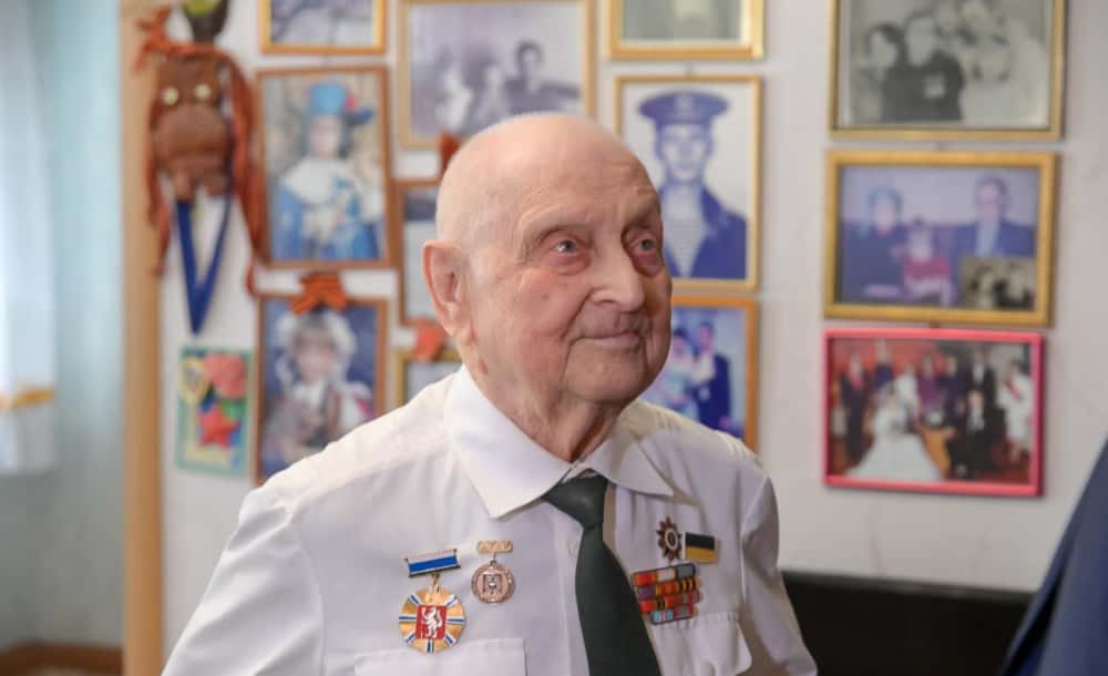 99-летний юбилей фронтовика: глава Нижнего Тагила поздравил ветерана Александра Федина с днем рождения