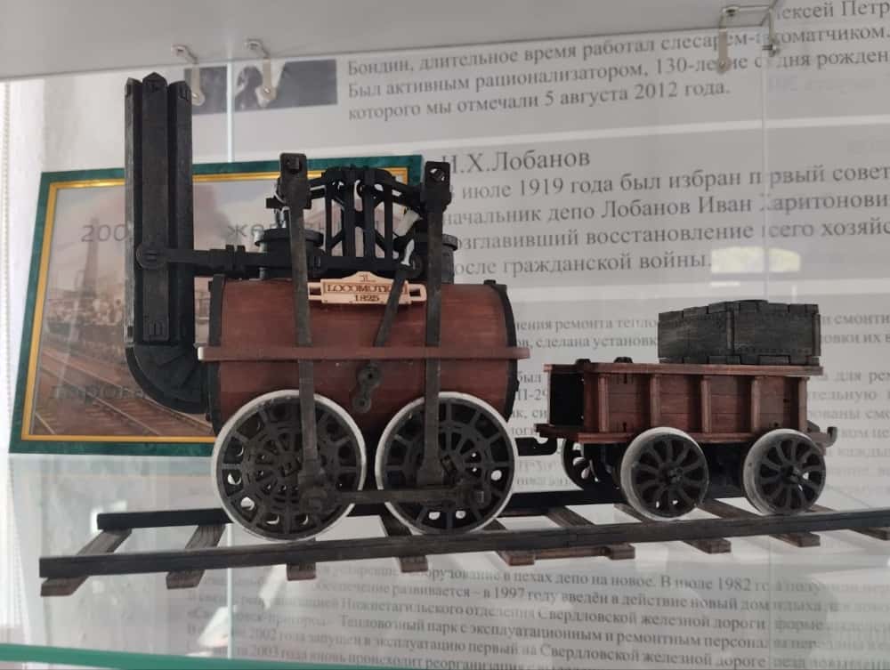 Выставка уникальных моделей паровозов открылась в Нижнем Тагиле: работы машиниста-пенсионера можно увидеть до конца года