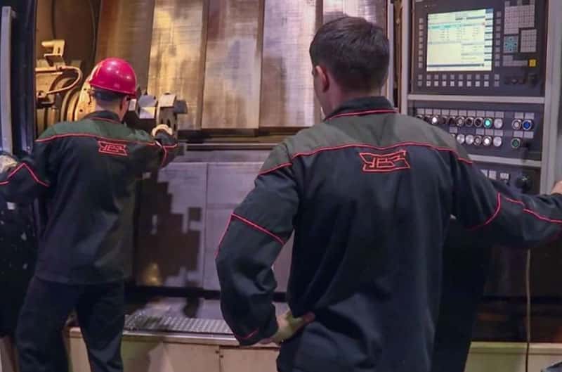 Уралвагонзавод сокращает расходы, но набирает инженеров и рабочих