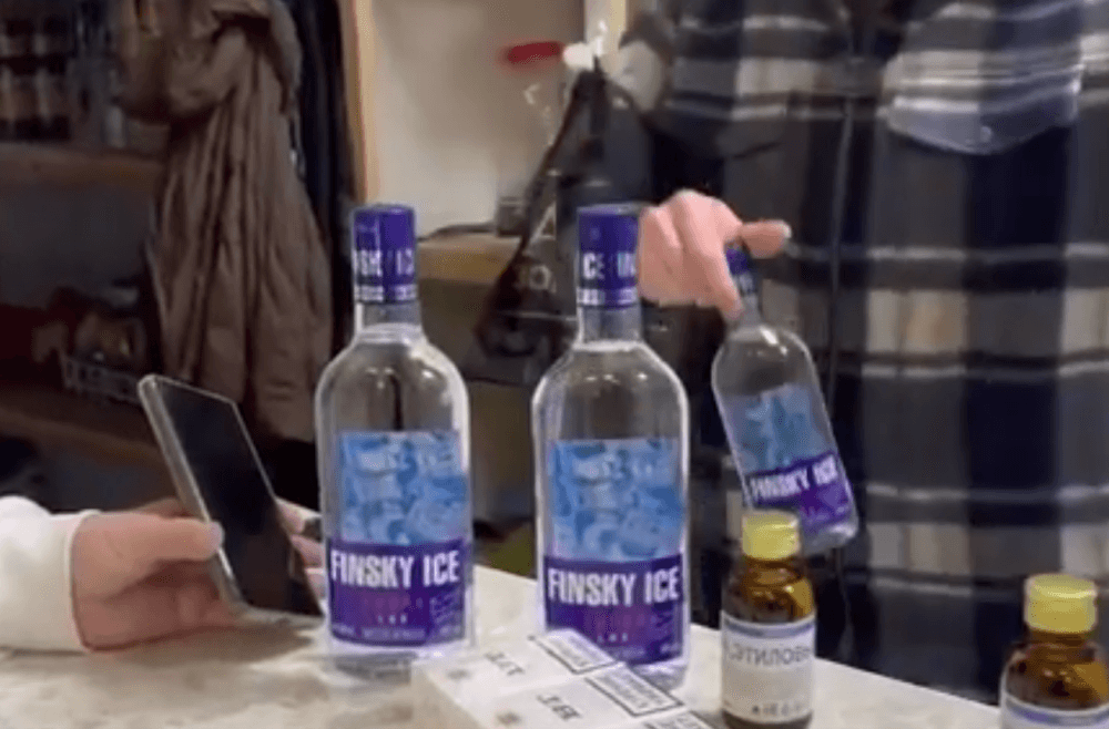 Жители Сортировки в Екатеринбурге снова жалуются на "магазин шаговой доступности"