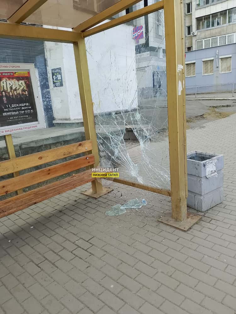 Вандалы разбили еще одну "золотую" остановку в Нижнем Тагиле