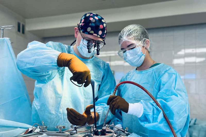 В Нижнем Тагиле успешно провели первые операции по инновационной коррекции сколиоза