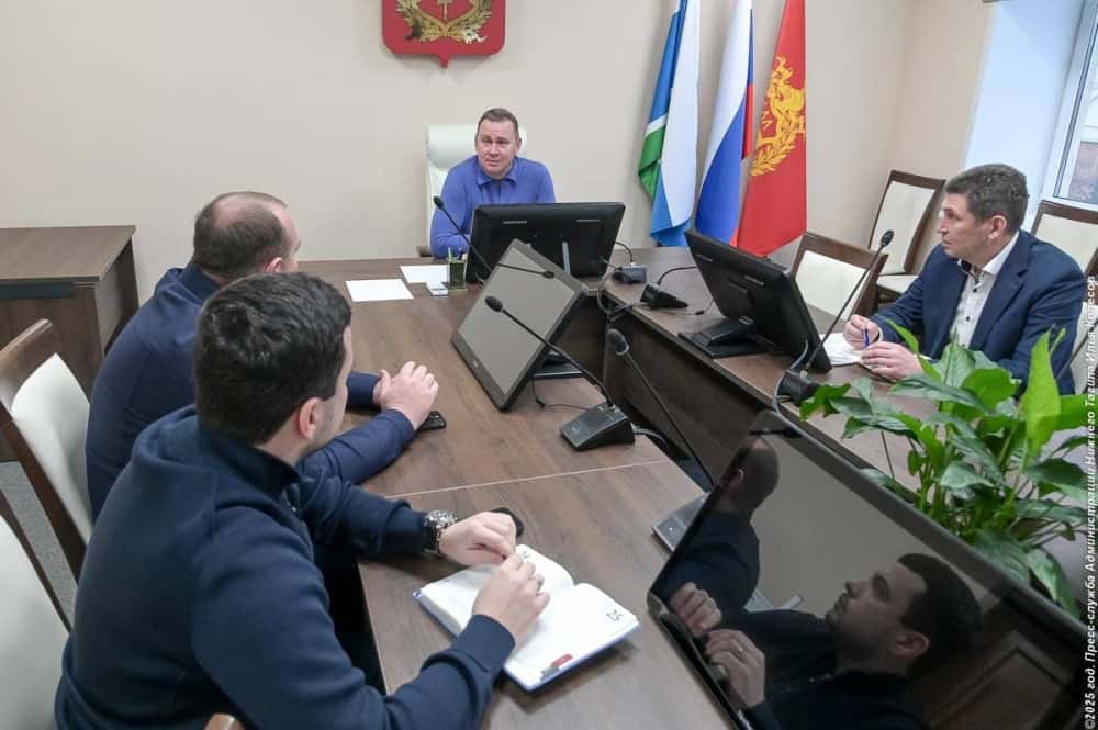Мэр Нижнего Тагила провел встречу с курганским подрядчиком: старт достройки детского центра