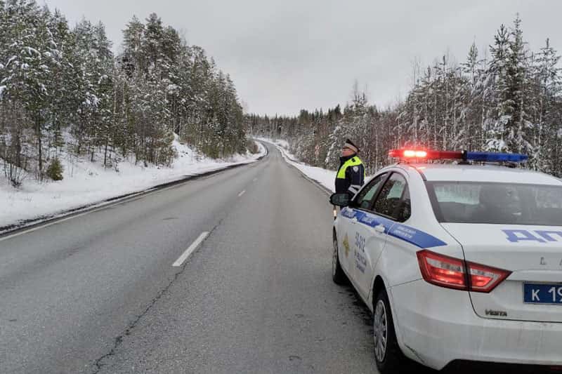 Авария на Серовском тракте: Газель снесла ДПС после столкновения с эвакуатором