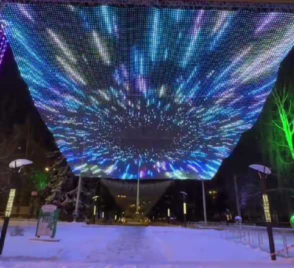 В Нижнем Тагиле вместо «звёздного неба» зажгли интерактивный медиаэкран: обновление всей новогодней иллюминации обошлось в 21 млн