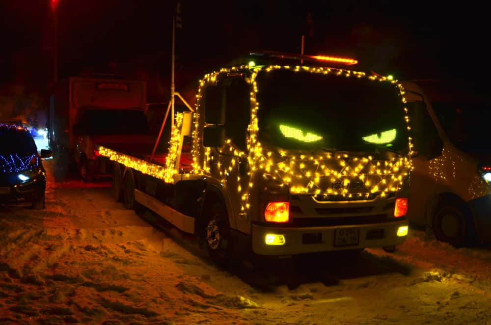 350 машин в 30-градусный мороз: в Нижнем Тагиле зажглась гигантская автоёлка
