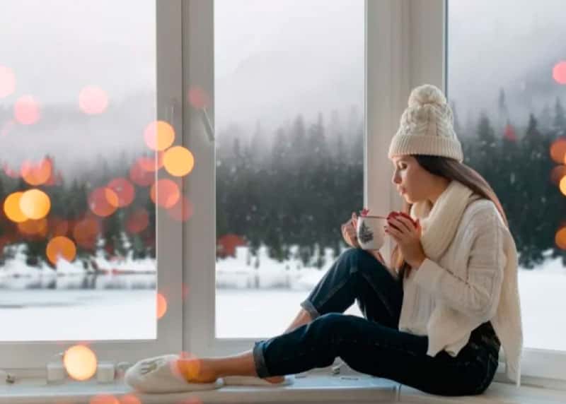 Новый год в одиночестве: почему это грустно и как превратить ночь в праздник для себя