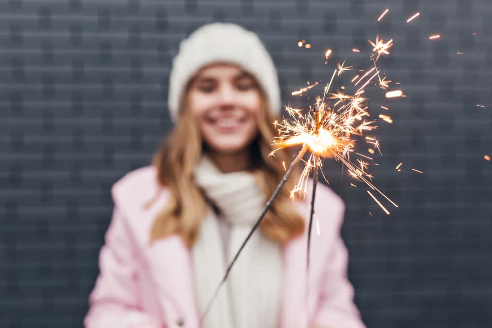 Запах мандаринов и «Ирония судьбы»: психолог  — о том, как найти личный «переключатель» с работы на отдых в Новый год