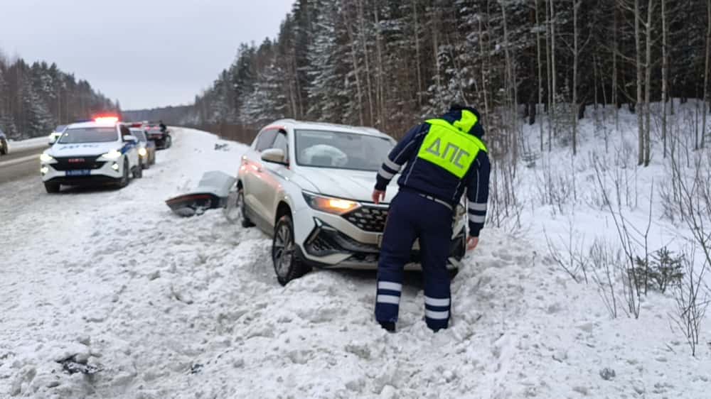 Авария на трассе под Нижним Тагилом: трое в больнице