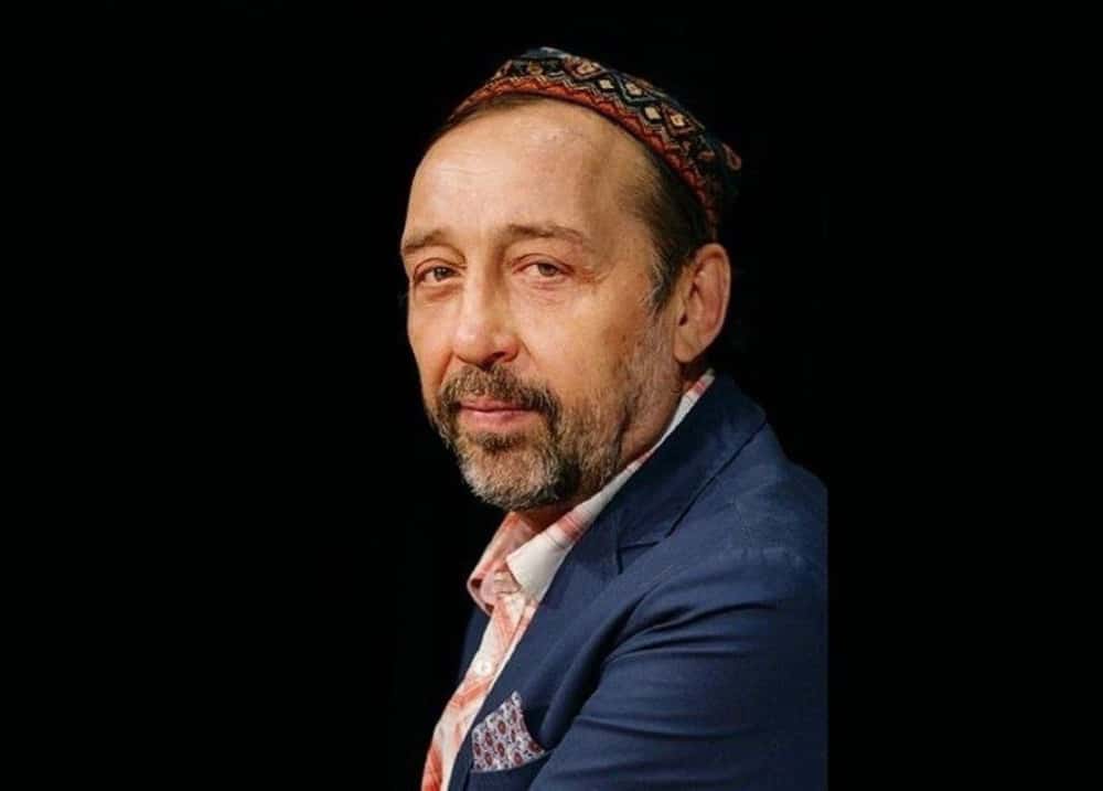 Слезы, цветы и аплодисменты: сотни жителей Екатеринбурга пришли проститься с Николаем Колядой