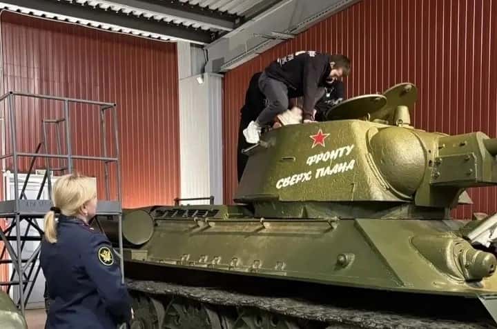Малолетним преступникам в Нижнем Тагиле показали легендарные танки