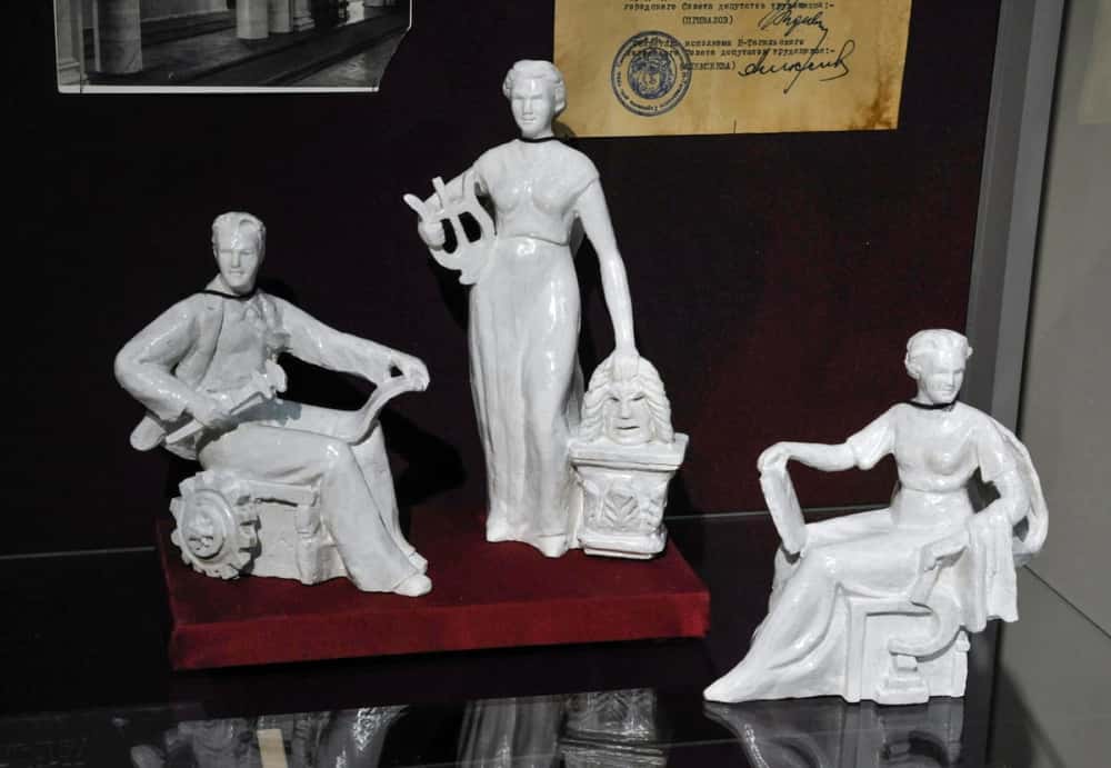 «Семь миров театра»: в Нижнем Тагиле открылась выставка к 80-летию драмтеатра — она работает до 17 мая 